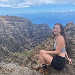 Meet your Posher, Halli